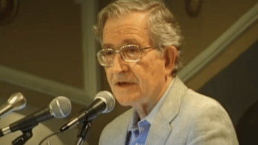 Noam Chomsky in Pakistan, 2001. Screenshot from VPRO news report by Beena Sarwar