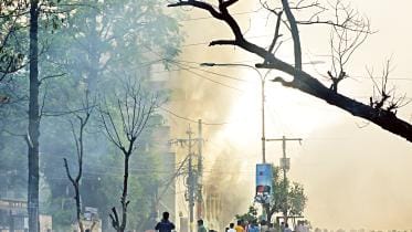violence-rocks-dhaka-1.jpg