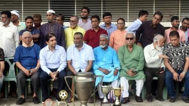 abahani_officials_after_vandalism.jpg