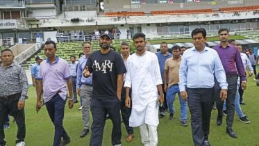 Youth and Sports adviser Asif Mahmud Sajeeb Bhuiyan, Tamim Iqbal.jpg