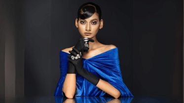 Why spend on diamonds when glass can fool you just as well? 