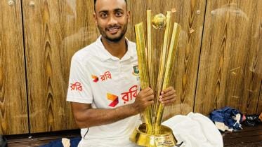 Shoriful islam with trophy 