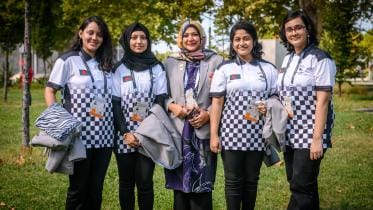 bd_women_chess.jpg