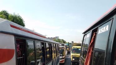 RMG workers block Dhaka-Mymensingh highway