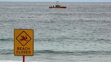 sydney_beaches_closed_over_mysterious_black_balls.jpg