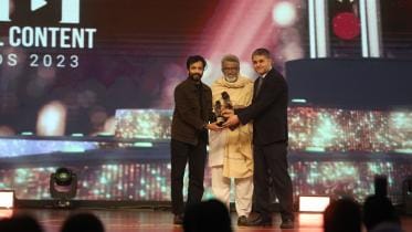 Mizanur Rahman Aryan wins Best Director Award