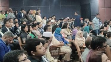 Admin officers protest