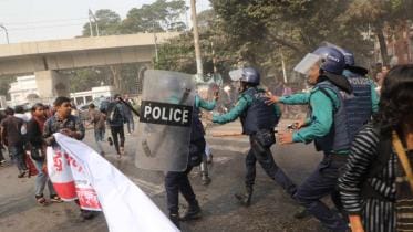 attacks on protesters in Dhaka