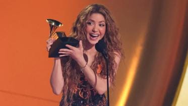 shakira_wins_grammy_2.jpg