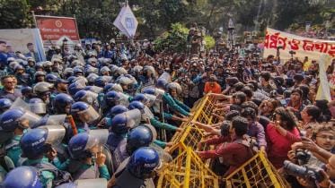 protesters demand resignation of home adviser