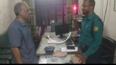 Home adviser inspects police patrol at dawn