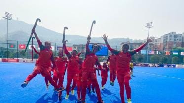 Bangladesh U-18 women's hockey team.jpg