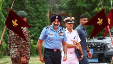 Pakistani jets downed by India