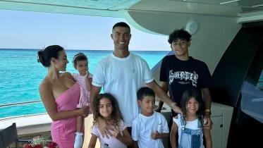 cristiano_ronaldo_family_yacht.jpg