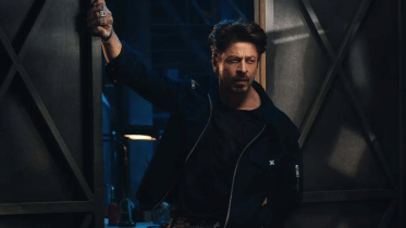 Shah Rukh Khan’s ‘King’ look goes viral from Warsaw sets.png