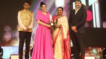 Pori Moni wins Best Female Actor Award