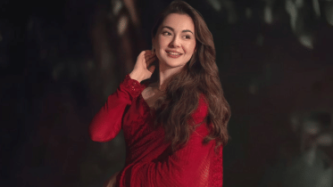 Hania Aamir.png