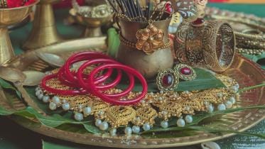 Why women still choose gold and golden colour over everything else