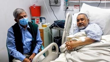 Mirza Fakhrul visits sick Jamaat leader Taher
