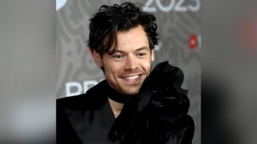  Harry Styles ends two-year silence with surprise YouTube release