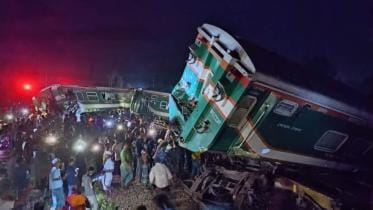 sonar bangla express crashes into freight train