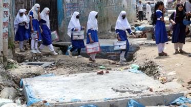 Poor condition of road at Kawla.jpg