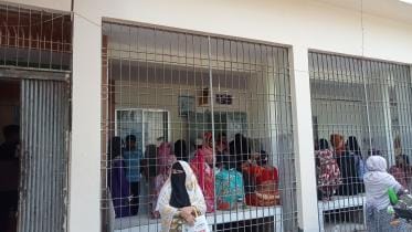 Narsingdi Sadar Hospital struggles amid severe manpower shortage.jpg