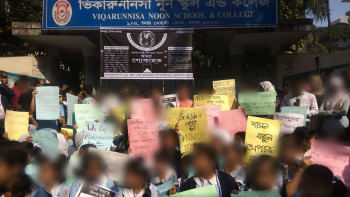 Students of Viqarunnisa Noon School and College start their demonstration Students of Viqarunnisa Noon School and College start their demonstration