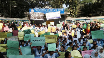 Viqarunnisa students threat hunger strike Viqarunnisa students threat hunger strike