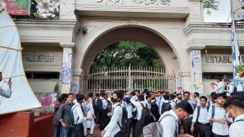 First meet our demands, then reopen New Market, say Dhaka College students First meet our demands, then reopen New Market, say Dhaka College students