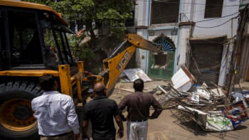india-house-bulldoze india-house-bulldoze