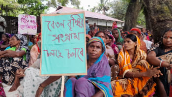 The real worth of a cup of tea The recent strike called by the Bangladesh Cha Sramik Union (BCSU) has brought the sufferings of our tea workers to the fore. They are demanding a minimum wage of Tk 300 a day to improve their day-to-day lives.