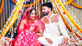 Manoj, Nadia pair up for ‘Hat Rekhechi Tomar Hate’ Manoj, Nadia pair up for ‘Hat Rekhechi Tomar Hate’