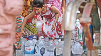 People collecting Wasa water People collecting Wasa water