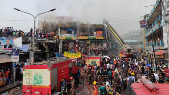 New Super Market fire: 8 firefighters, 1 volunteer injured new market fire