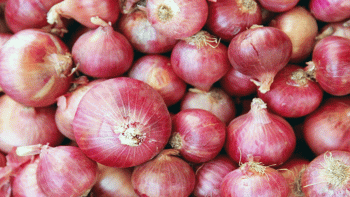Lift import tariffs on onion