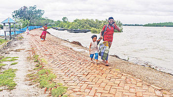 Sundarbans cushions blow Locals of Gabbunia village in Khulna’s Koyra upazila