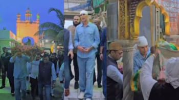 Akshay Kumar donates Rs 1.21cr for Haji Ali Dargah renovation Akshay Kumar donates | Akshay Kumar donates Rs 1.21cr for Haji Ali Dargah renovation