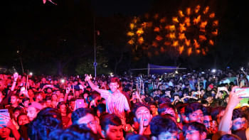 ‘Rishka Aid Concert’ draws massive crowd for flood relief ‘Rishka Aid Concert’ draws massive crowd for flood relief