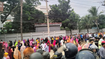30 garment factories in Ashulia closed amid protests 30 garment factories in Ashulia closed amid protests
