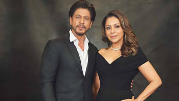 SRK’s Mannat lit up for Diwali and his milestone 59th birthday SRK’s Mannat lit up for Diwali and his milestone 59th birthday