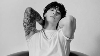 Jungkook becomes first Asian soloist with 100m streams on all originals Jungkook becomes first Asian soloist with 100m streams on all originals