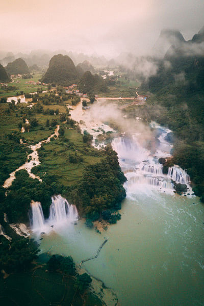 Top 7 waterfalls to visit in Asia Top 7 waterfalls to visit in Asia
