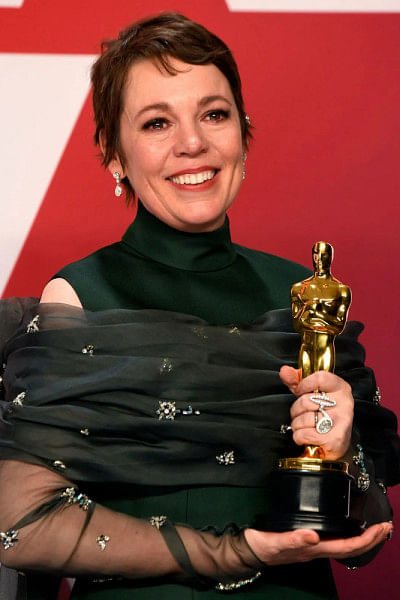 Olivia Colman criticises gender pay disparity in Hollywood | The Daily Star