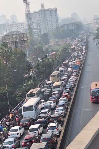 RMG workers block Banani road RMG workers block Banani road