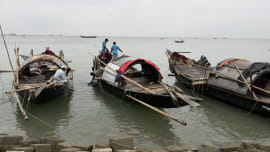 Diesel crisis leaves thousands of fishermen idle in Shariatpur.jpg