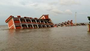 School building collapses in Padma