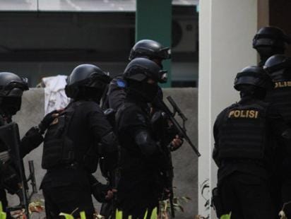 Indonesian-police-web.jpg