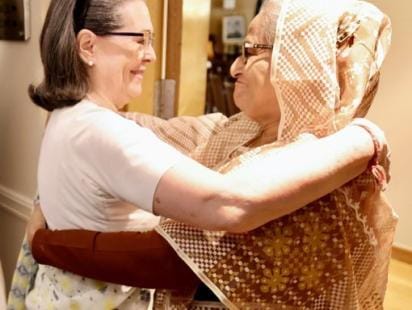 Sonia meets Hasina.jpg