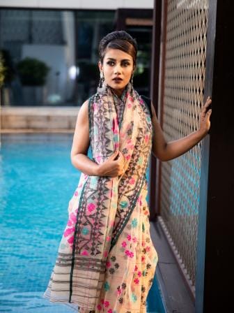 Choose a Jamdani sari for this Eid
